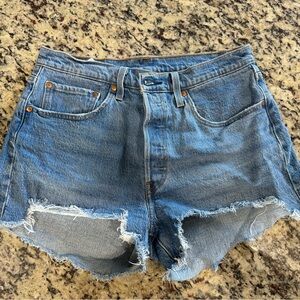 Levi’s 501 Distressed Denim Shorts Women’s Size 30